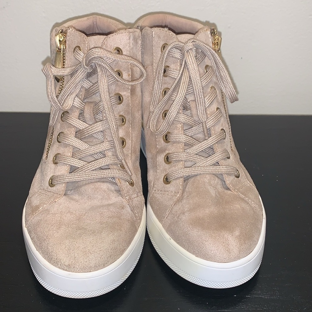 ALDO‎ Women's Ailannah Sneaker. Size 9.  Vegan Leather.